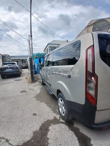 Ford Tourneo Custom-4