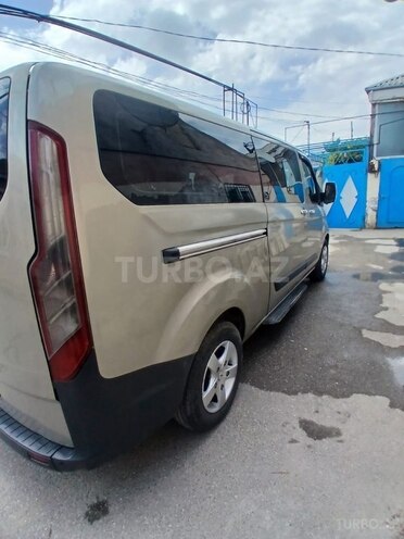 Ford Tourneo Custom-5