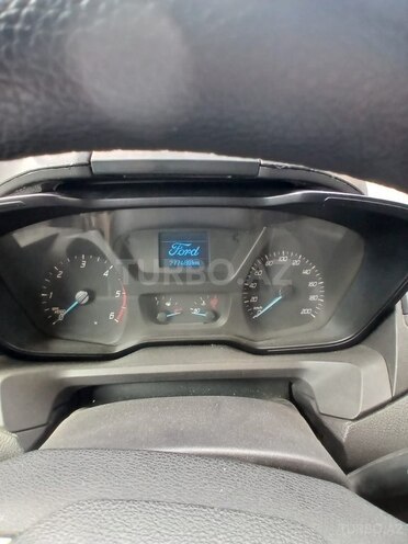 Ford Tourneo Custom-10