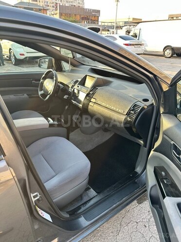 Toyota Prius-9