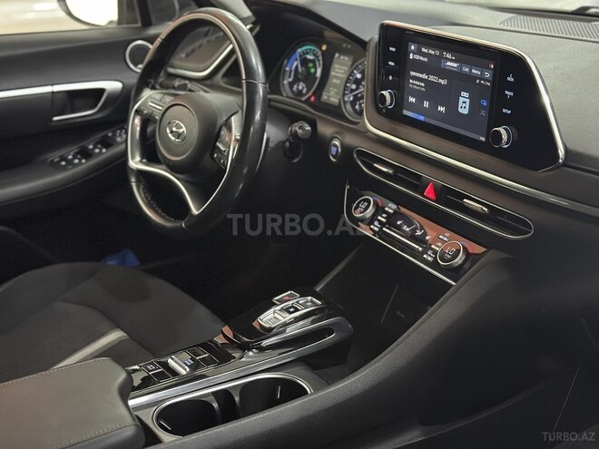 Hyundai Sonata-15