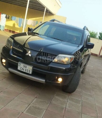 Mitsubishi Outlander-1