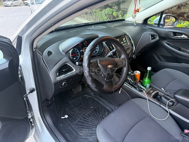 Chevrolet Cruze-13
