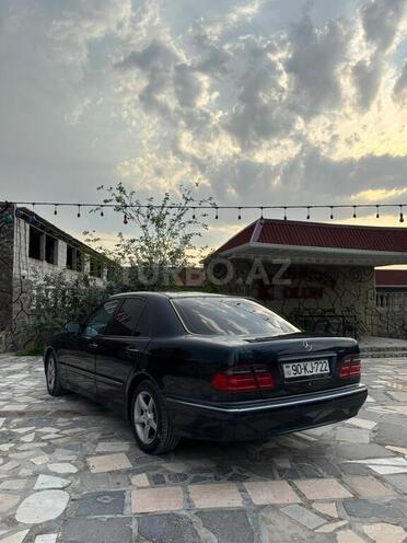 Mercedes E 220-2
