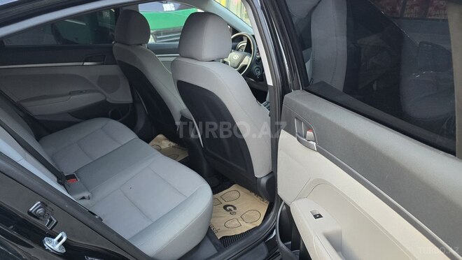 Hyundai Elantra-8