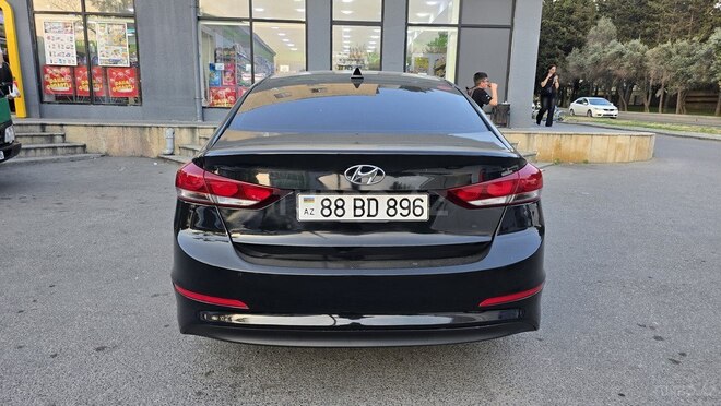 Hyundai Elantra-17