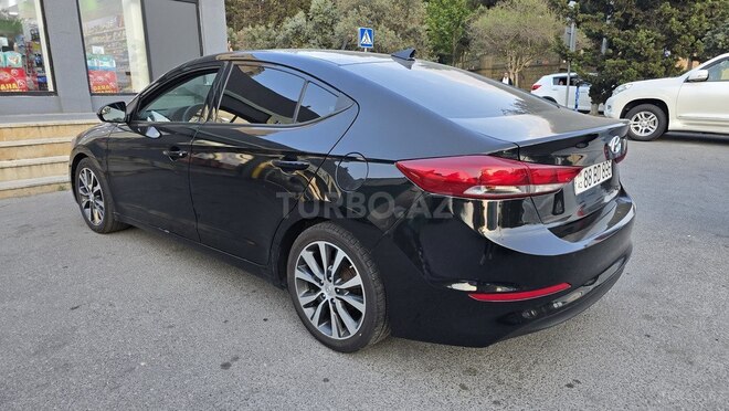 Hyundai Elantra-18