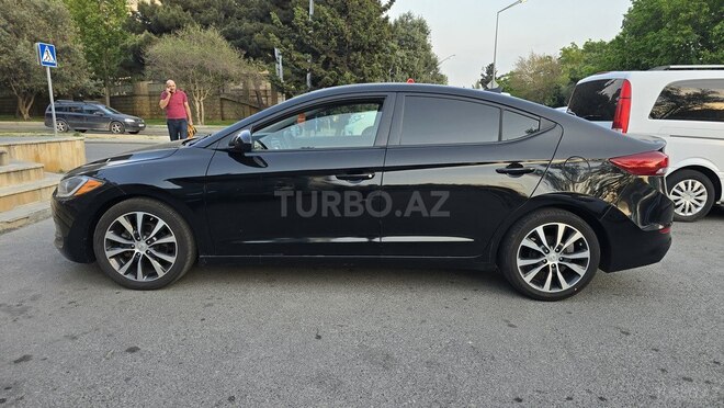 Hyundai Elantra-16