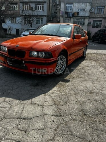 BMW 318-2