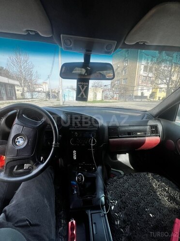 BMW 318-9