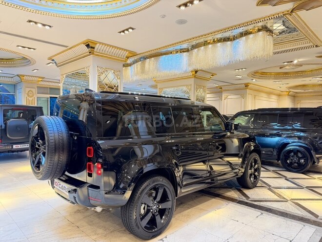 Land Rover Defender-7