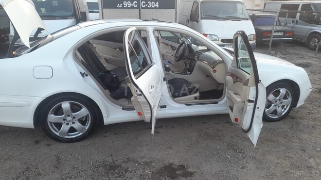 Mercedes E 240-4