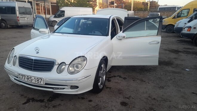 Mercedes E 240-11