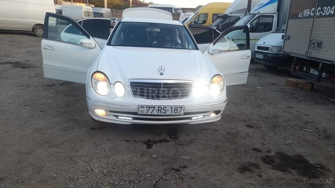 Mercedes E 240-1