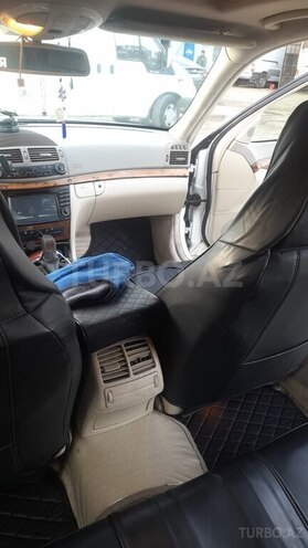 Mercedes E 240-13