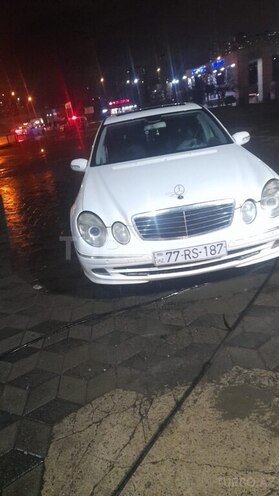 Mercedes E 240-17