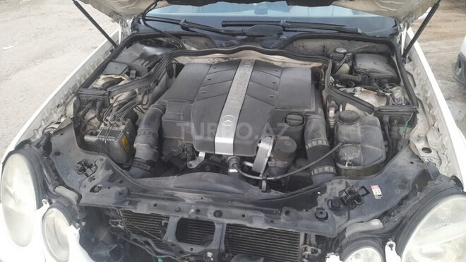 Mercedes E 240-16