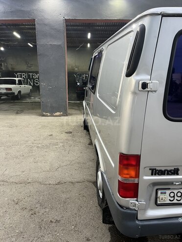 Ford Transit-6