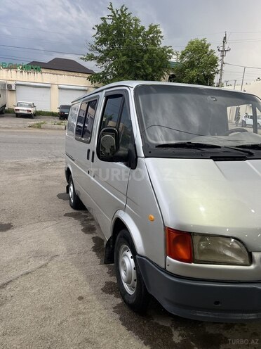 Ford Transit-9