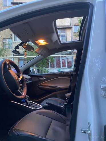 Chevrolet Onix-19
