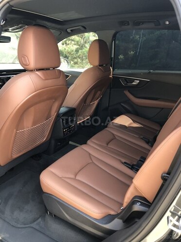Audi Q7-7