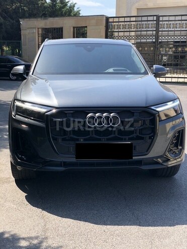 Audi Q7-1