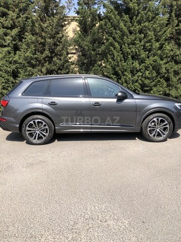 Audi Q7-4