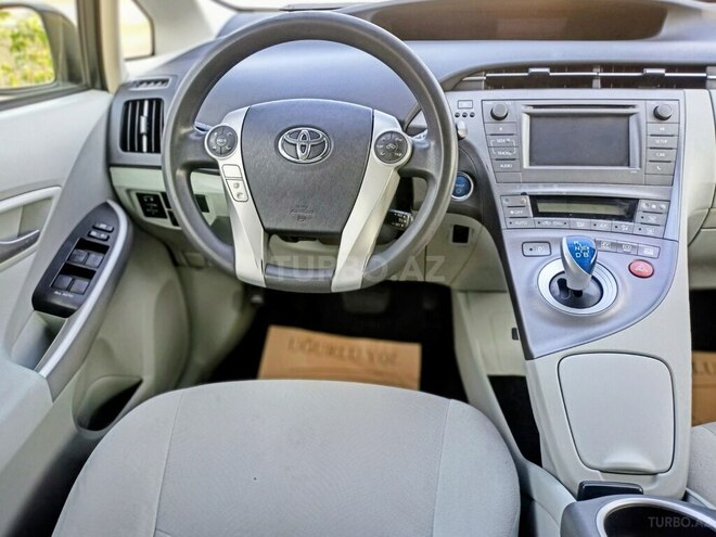 Toyota Prius-4