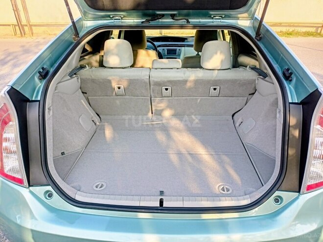 Toyota Prius-7