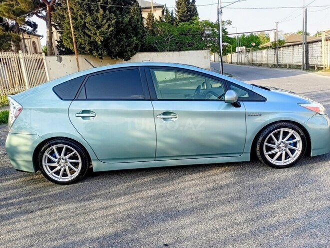 Toyota Prius-8