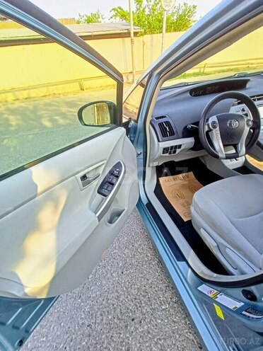 Toyota Prius-14