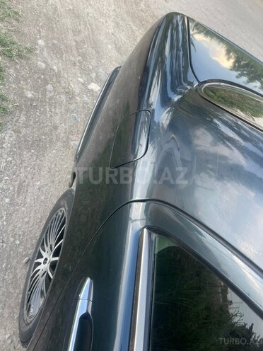 Mercedes E 240-4