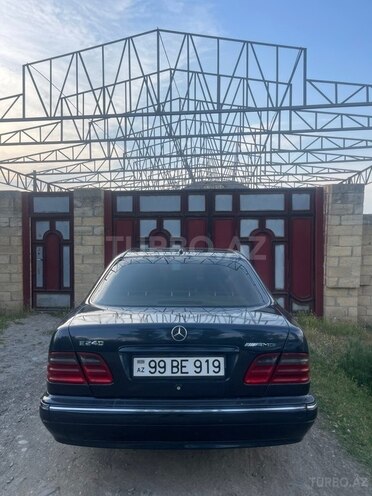 Mercedes E 240-2