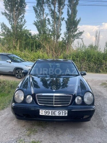 Mercedes E 240-1