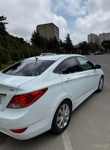 Hyundai Accent-5