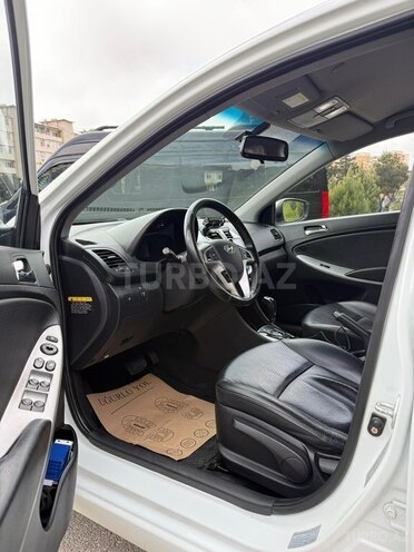 Hyundai Accent-9