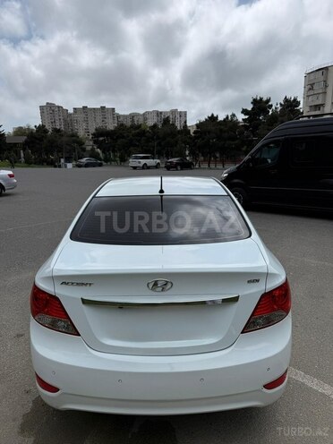 Hyundai Accent-7