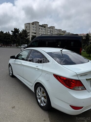 Hyundai Accent-6