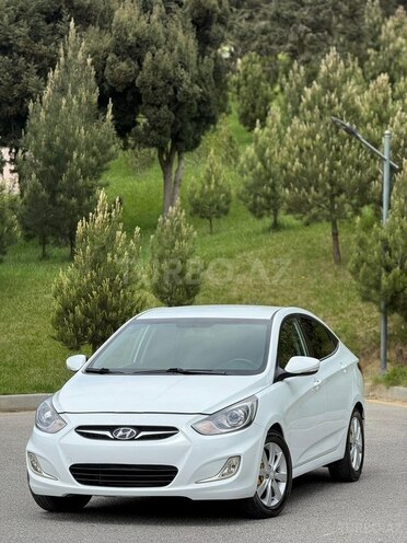 Hyundai Accent-4