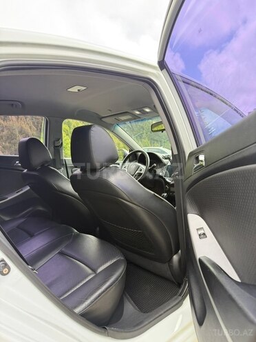 Hyundai Accent-12