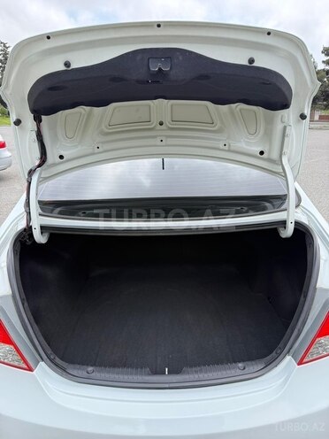 Hyundai Accent-13