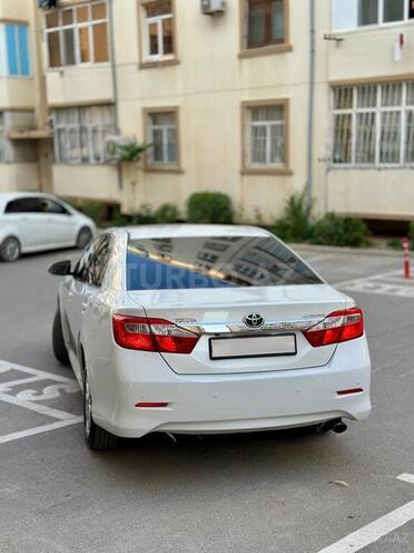 Toyota Camry-14