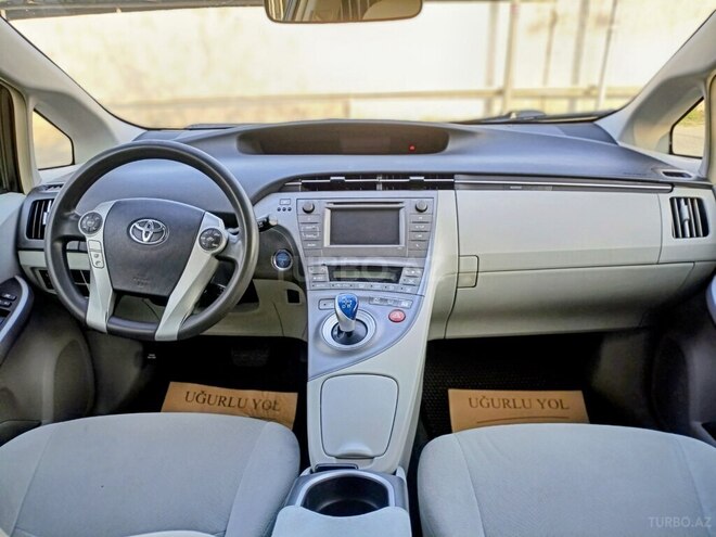 Toyota Prius-3