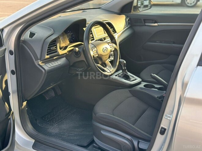 Hyundai Elantra-3