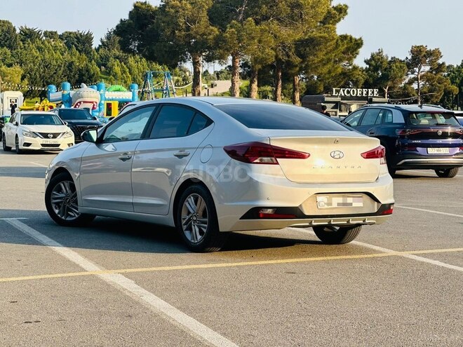 Hyundai Elantra-2