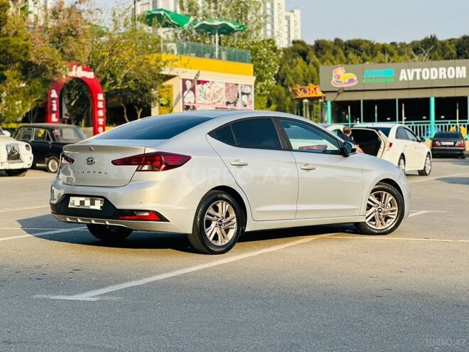 Hyundai Elantra-4