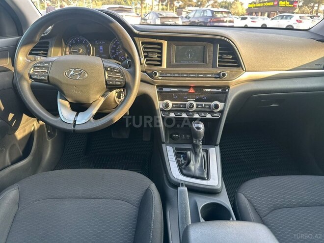 Hyundai Elantra-6