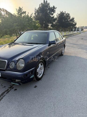 Mercedes E 200-3