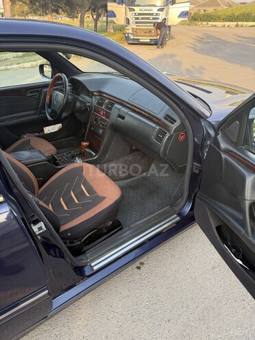 Mercedes E 200-13