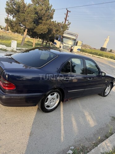 Mercedes E 200-10